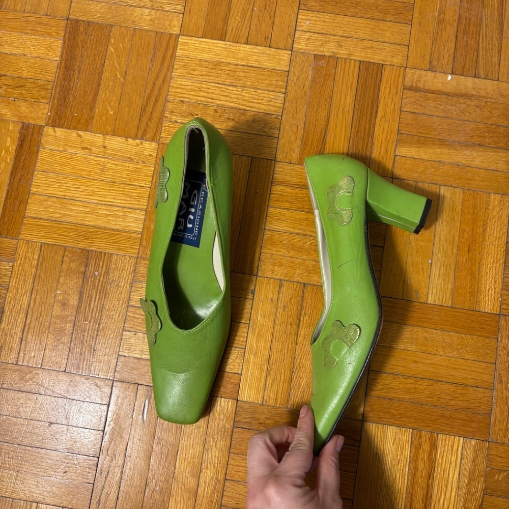 Vintage green leather and floral heels 80s *accepting offers - Picture 5 of 9